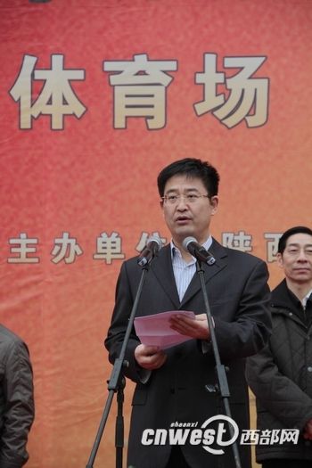 陜西省體育局局長(zhǎng)王建軍介紹體育場(chǎng)館開(kāi)放情況。